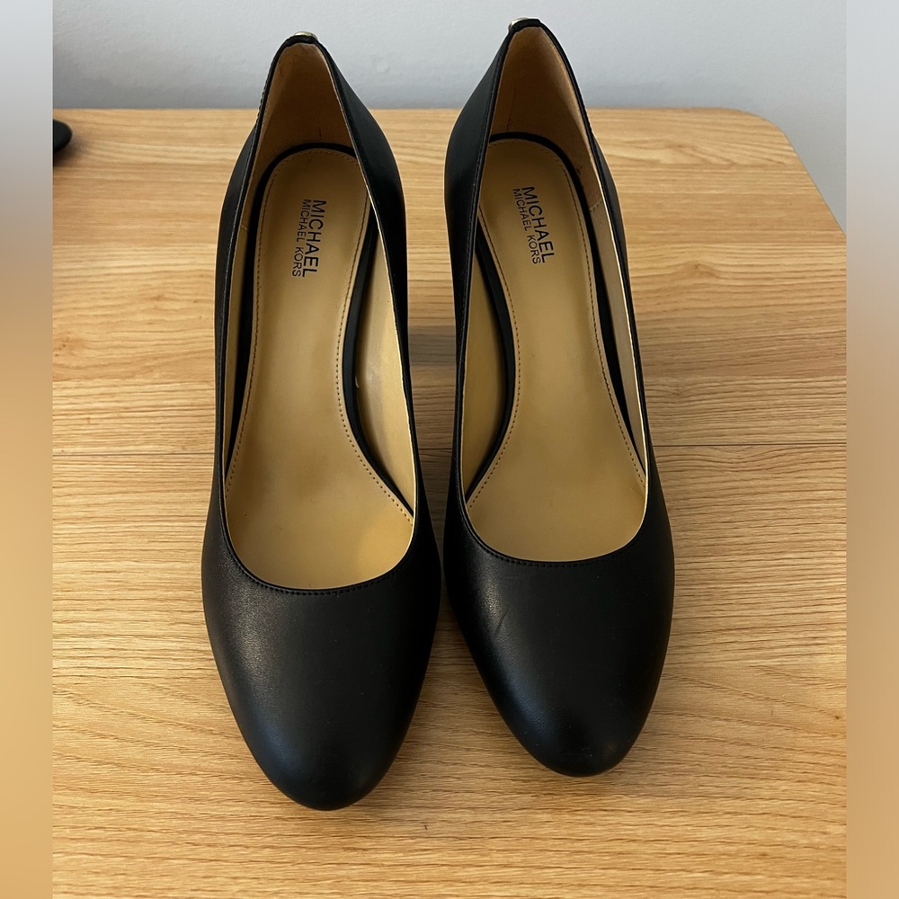 Michael Kors black pumps size 8